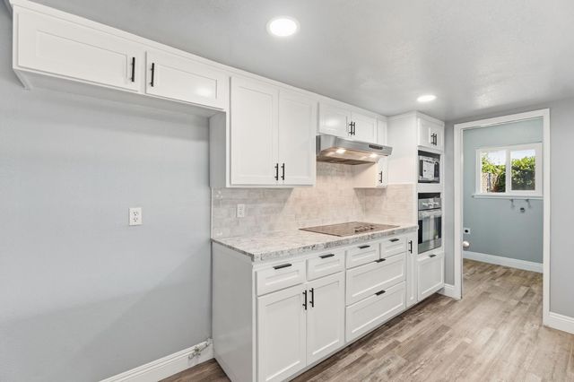 343 N Orangewood Avenue, Fresno, CA 93727