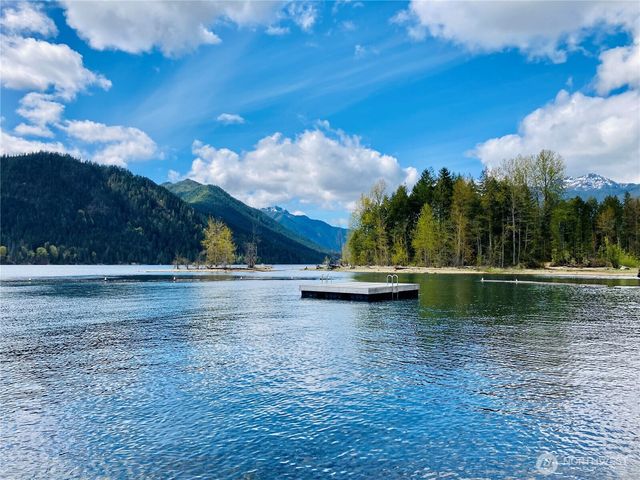 30 N Skokomish Drive, Hoodsport, WA 98548