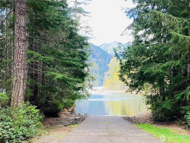 30 N Skokomish Drive, Hoodsport, WA 98548