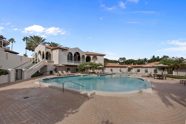 200 Bradley Place 302, Palm Beach, FL 33480