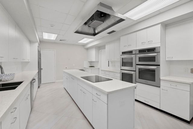 200 Bradley Place 302, Palm Beach, FL 33480