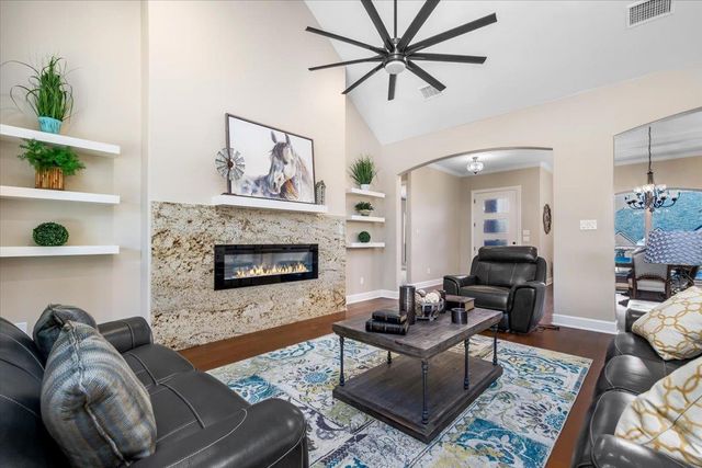 4012 Turning Leaf DR, Nolanville, TX 76559