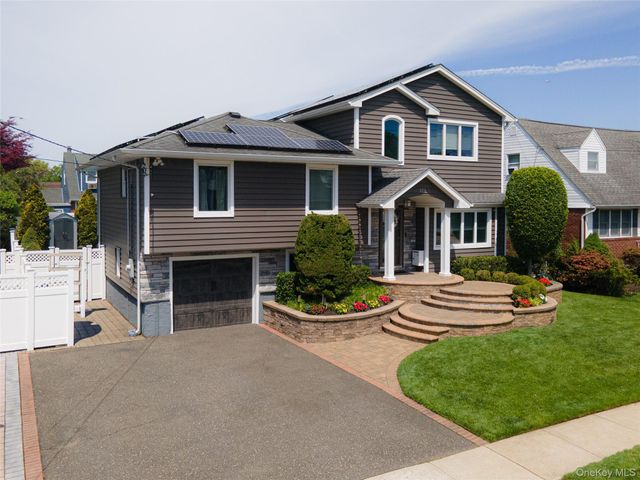 420 Philadelphia Avenue, Massapequa Park, NY 11762