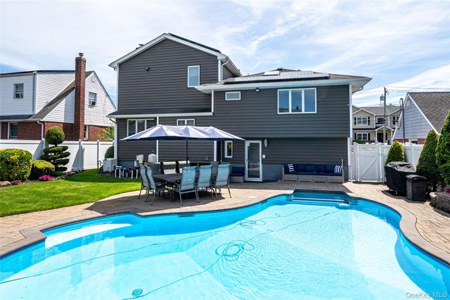 420 Philadelphia Avenue, Massapequa Park, NY 11762