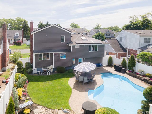420 Philadelphia Avenue, Massapequa Park, NY 11762