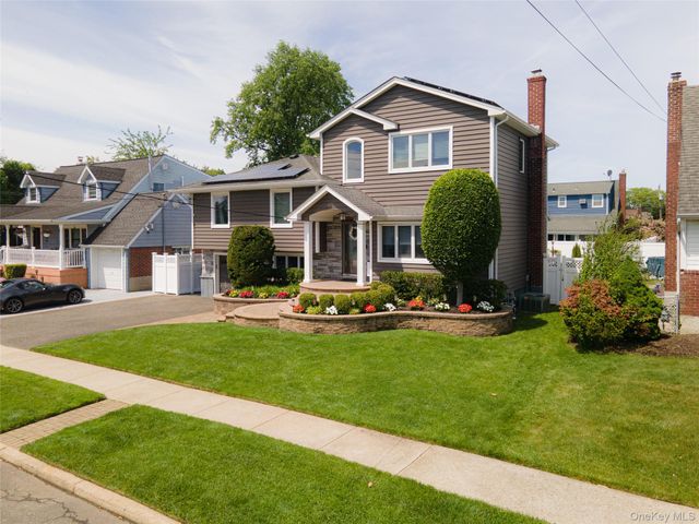 420 Philadelphia Avenue, Massapequa Park, NY 11762