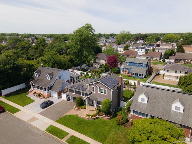 420 Philadelphia Avenue, Massapequa Park, NY 11762