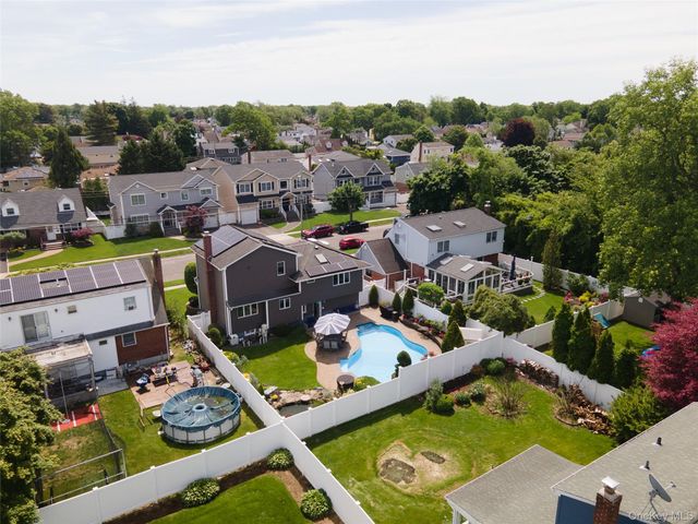 420 Philadelphia Avenue, Massapequa Park, NY 11762