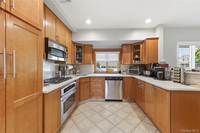 420 Philadelphia Avenue, Massapequa Park, NY 11762