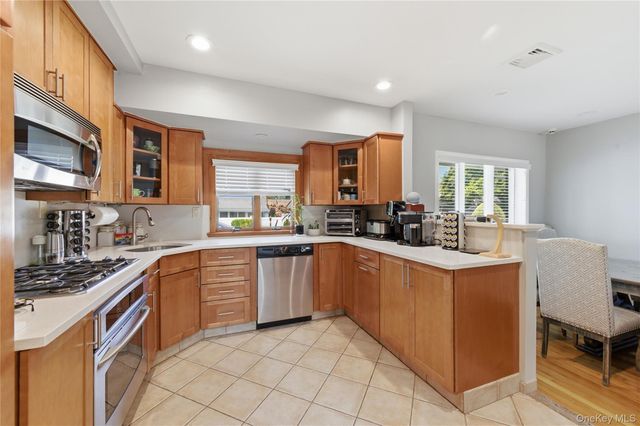 420 Philadelphia Avenue, Massapequa Park, NY 11762