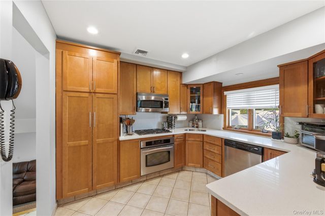 420 Philadelphia Avenue, Massapequa Park, NY 11762