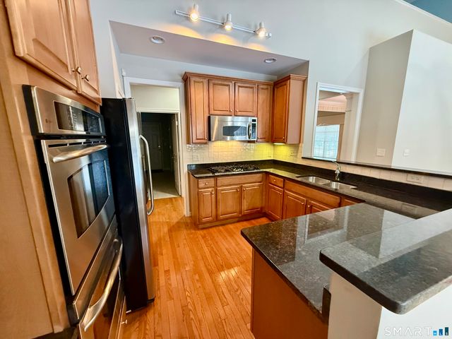 117 Country Club Drive 117, Oxford, CT 06478