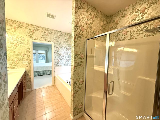 117 Country Club Drive 117, Oxford, CT 06478