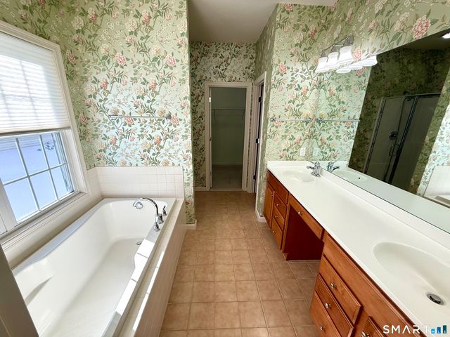 117 Country Club Drive 117, Oxford, CT 06478