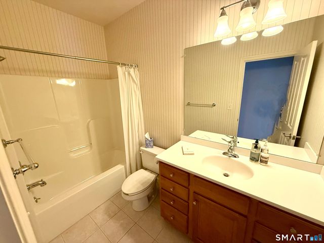 117 Country Club Drive 117, Oxford, CT 06478