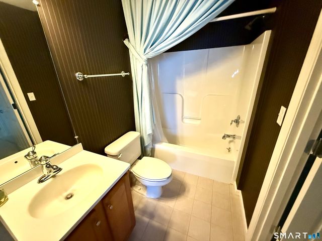 117 Country Club Drive 117, Oxford, CT 06478