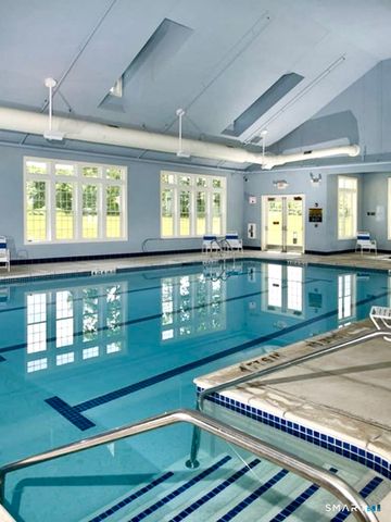 117 Country Club Drive 117, Oxford, CT 06478