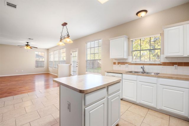 525 Paso Fino TRL, Cedar Park, TX 78613