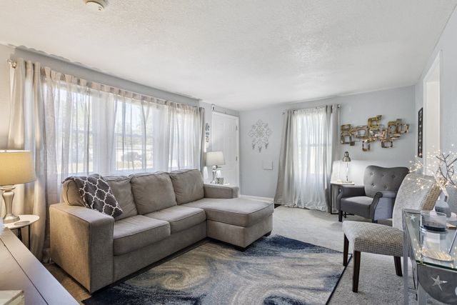 17 Liberty Boulevard, Machesney Park, IL 61115