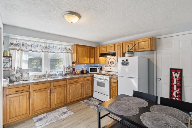 17 Liberty Boulevard, Machesney Park, IL 61115