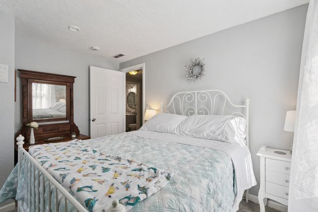 17 Liberty Boulevard, Machesney Park, IL 61115