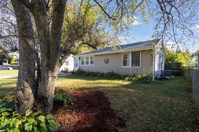 17 Liberty Boulevard, Machesney Park, IL 61115