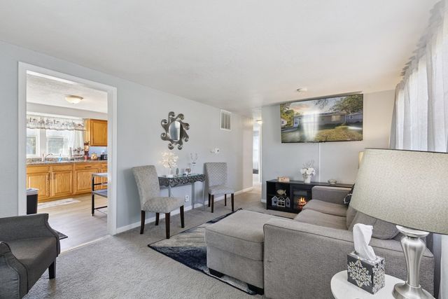 17 Liberty Boulevard, Machesney Park, IL 61115