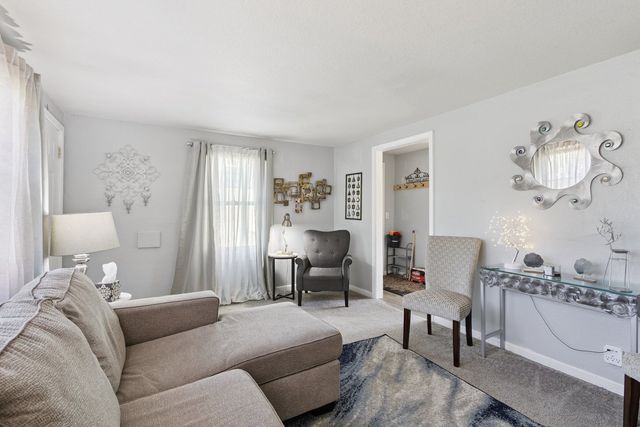 17 Liberty Boulevard, Machesney Park, IL 61115