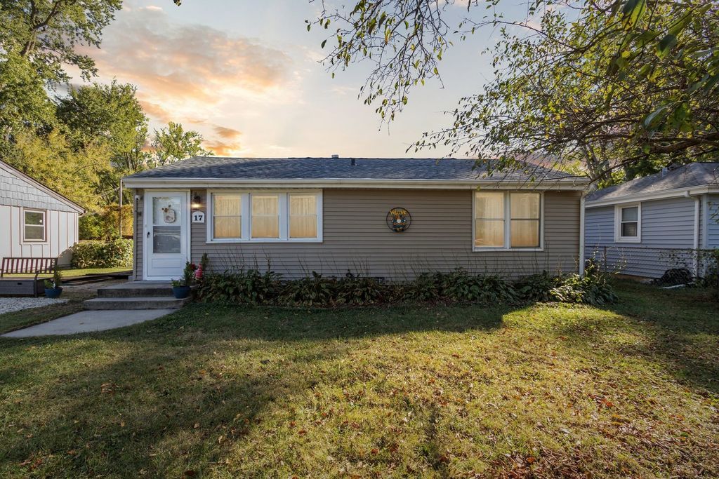 17 Liberty Boulevard, Machesney Park, IL 61115