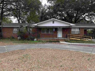 7053 W Fairfield Dr, Pensacola, FL 32506