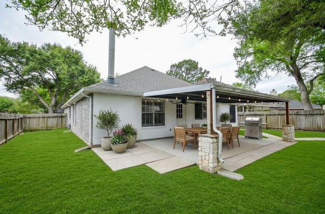 2902 Silent Drive, Sugar Land, TX 77498
