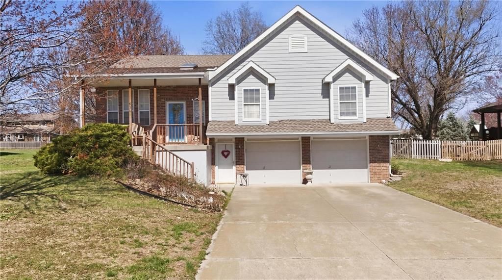 220 SW Seaside Sparrow Street, Lee's Summit, MO 64082