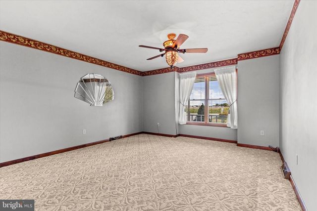 510 FAIRVIEW DR, Hanover, PA 17331