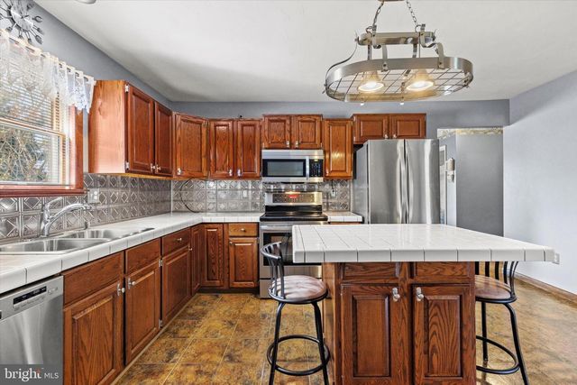 510 FAIRVIEW DR, Hanover, PA 17331