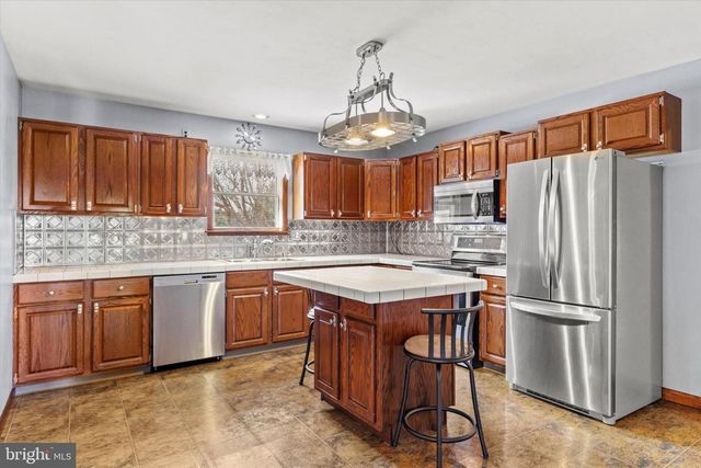 510 FAIRVIEW DR, Hanover, PA 17331