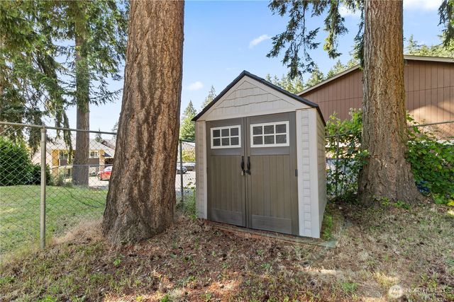 2015 E 57th Street, Tacoma, WA 98404