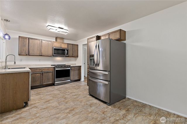 2015 E 57th Street, Tacoma, WA 98404
