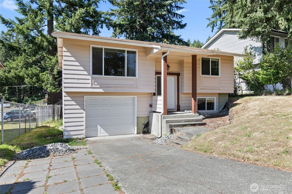 2015 E 57th Street, Tacoma, WA 98404