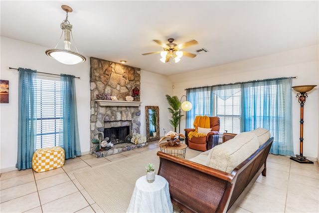 6152 Saint Denis St, Corpus Christi, TX 78414