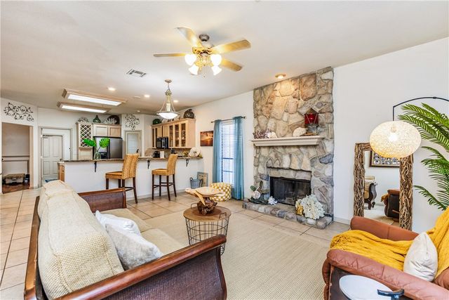 6152 Saint Denis St, Corpus Christi, TX 78414