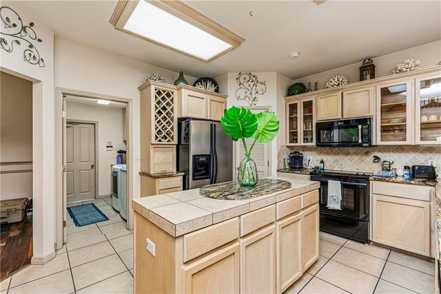 6152 Saint Denis St, Corpus Christi, TX 78414