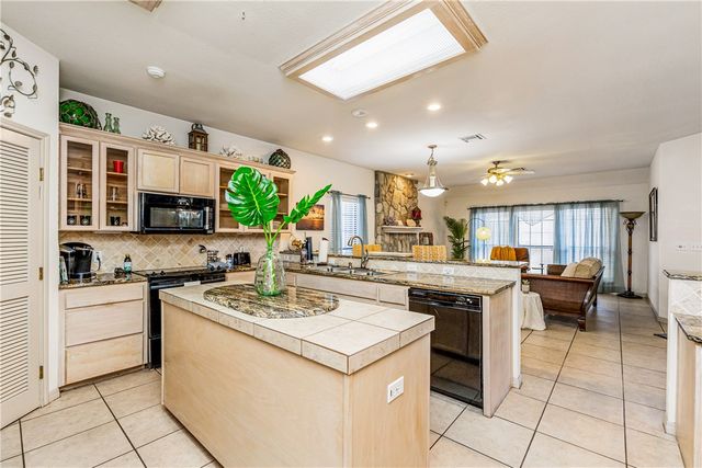 6152 Saint Denis St, Corpus Christi, TX 78414