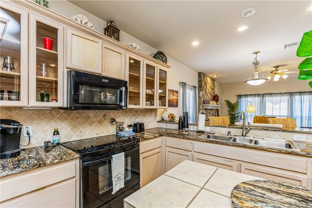 6152 Saint Denis St, Corpus Christi, TX 78414