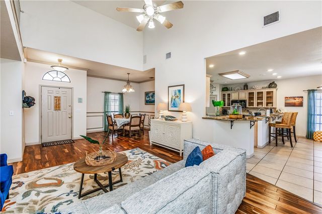 6152 Saint Denis St, Corpus Christi, TX 78414