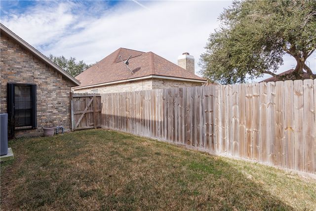 6152 Saint Denis St, Corpus Christi, TX 78414