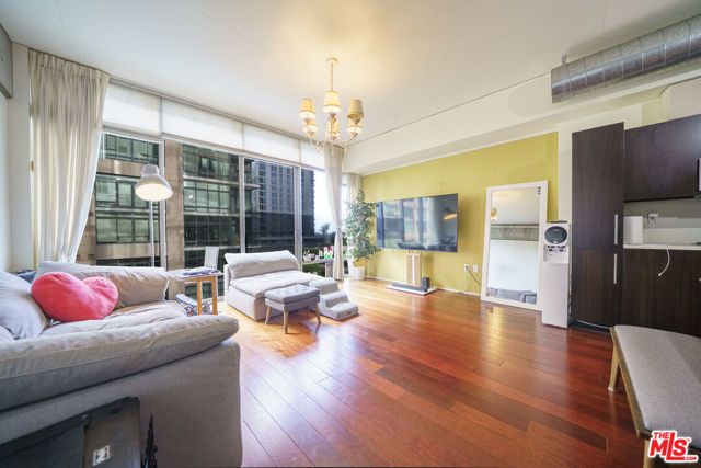 1100 S Hope Street 805, Los Angeles, CA 90015