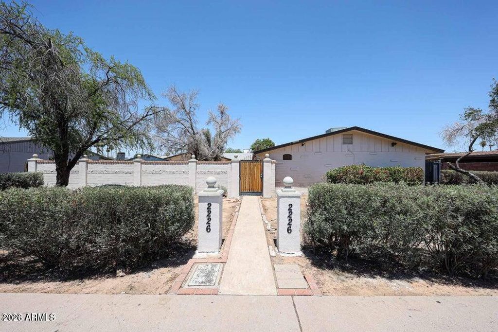 2226 W HEATHERBRAE Drive Apt 2, Phoenix, AZ 85015