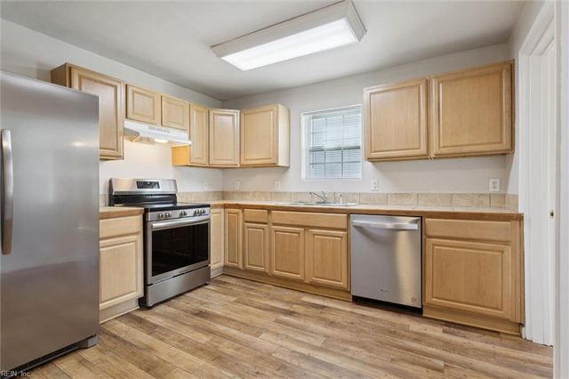 22 Lucas DR, Hampton, VA 23669