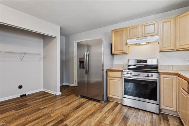 22 Lucas DR, Hampton, VA 23669