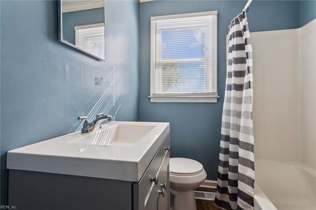 22 Lucas DR, Hampton, VA 23669